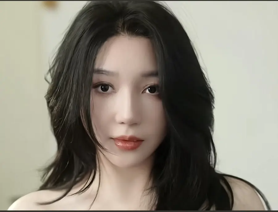 《教母Eily》三部曲全集高清无删减在线看-教母Eily短剧《三人行》免费下载-包含Eily全部作品合集