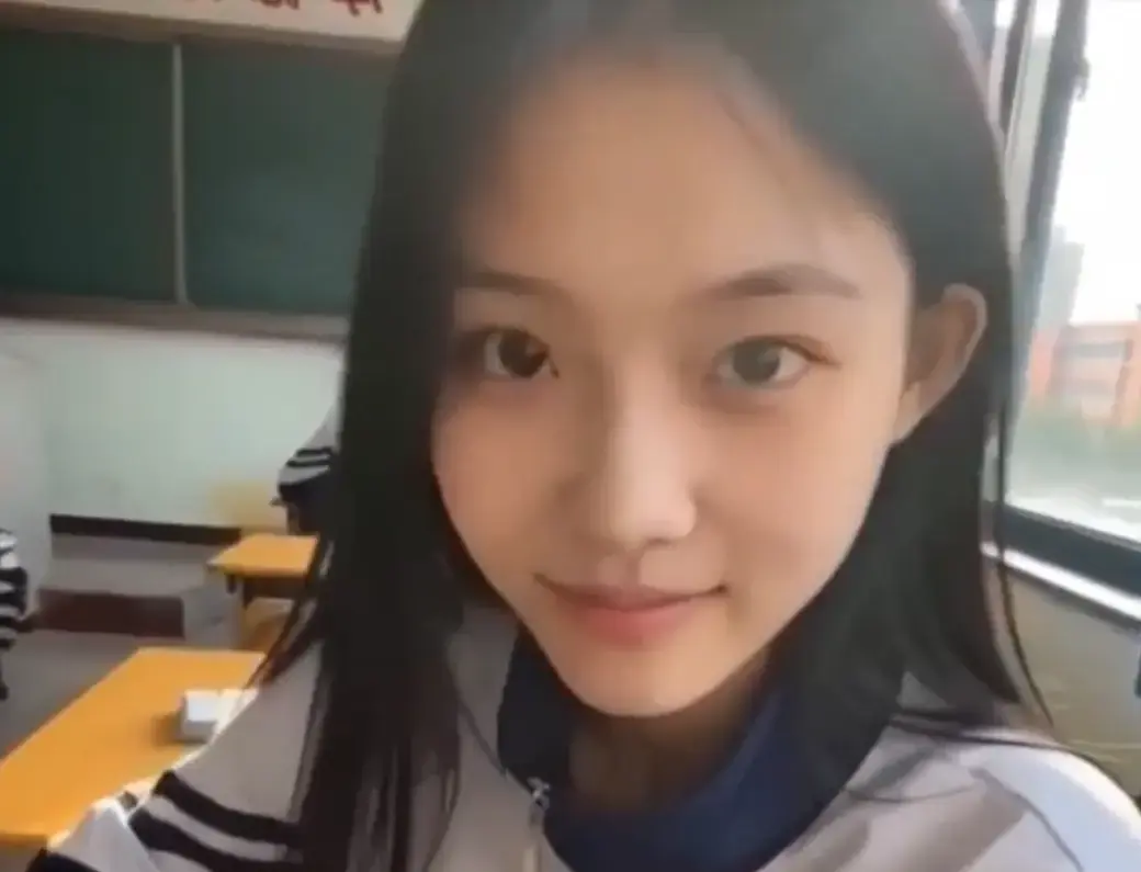 《我的十八岁女友》无删减版在线播放 高甜治愈AI短剧-4K蓝光画质收藏级体验-追完又想谈恋爱了-结局太甜-星空影院热播推荐
